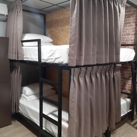Quiet Hostel - Minquan Inn Tainan Exteriör bild