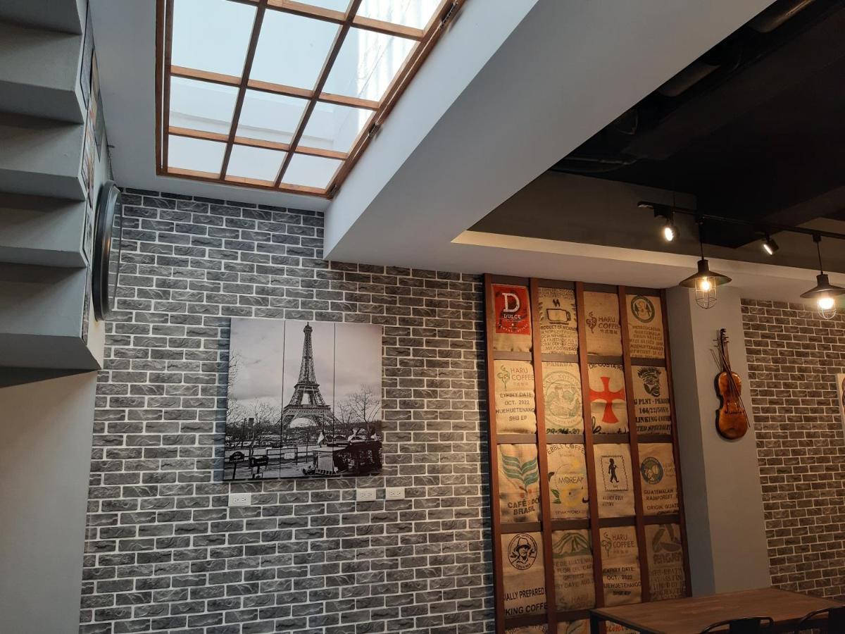 Quiet Hostel - Minquan Inn Tainan Exteriör bild