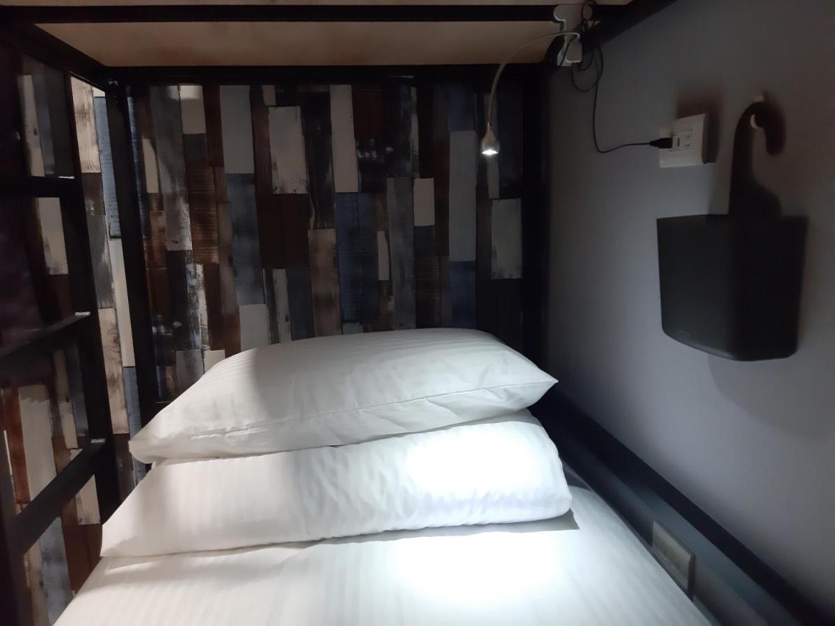 Quiet Hostel - Minquan Inn Tainan Exteriör bild