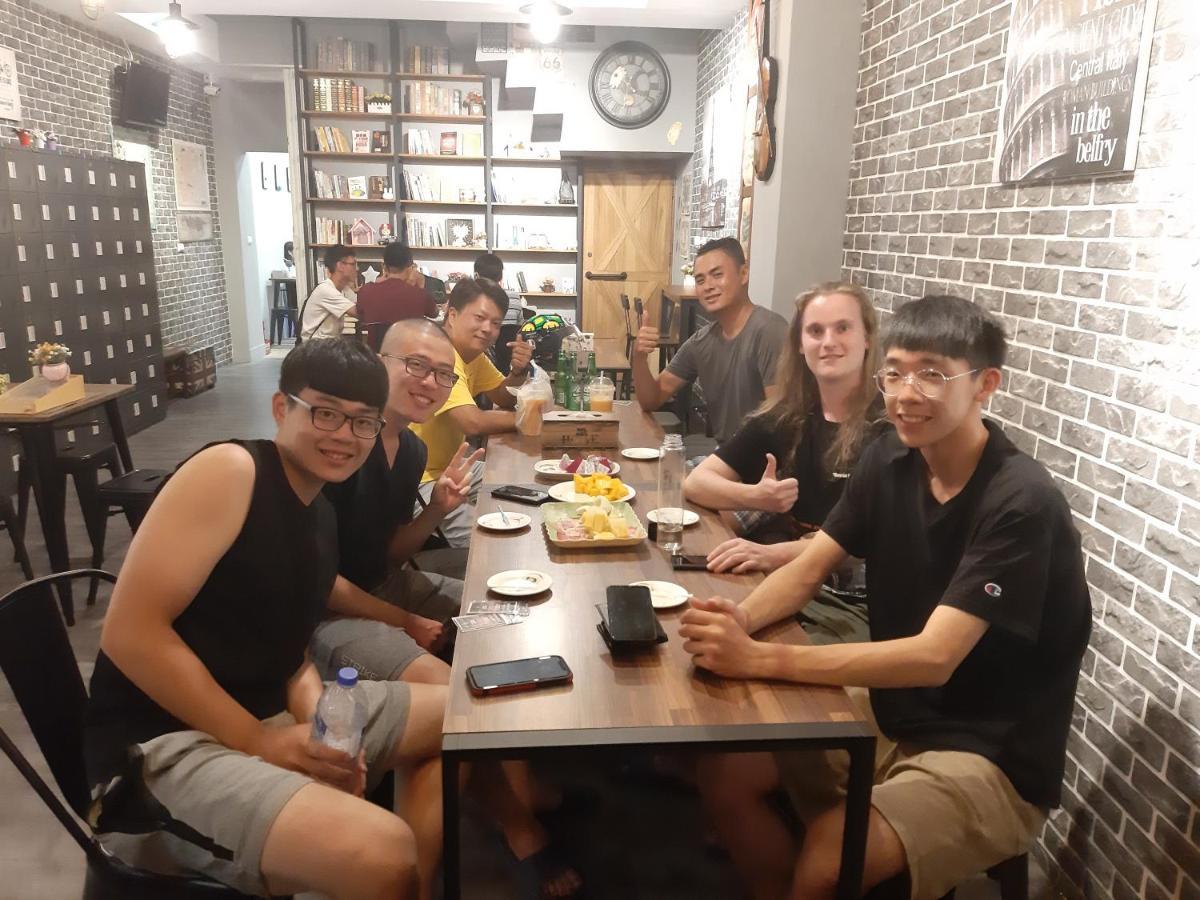 Quiet Hostel - Minquan Inn Tainan Exteriör bild