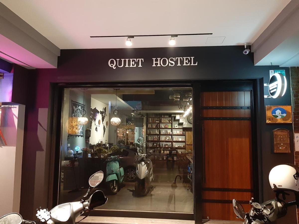 Quiet Hostel - Minquan Inn Tainan Exteriör bild