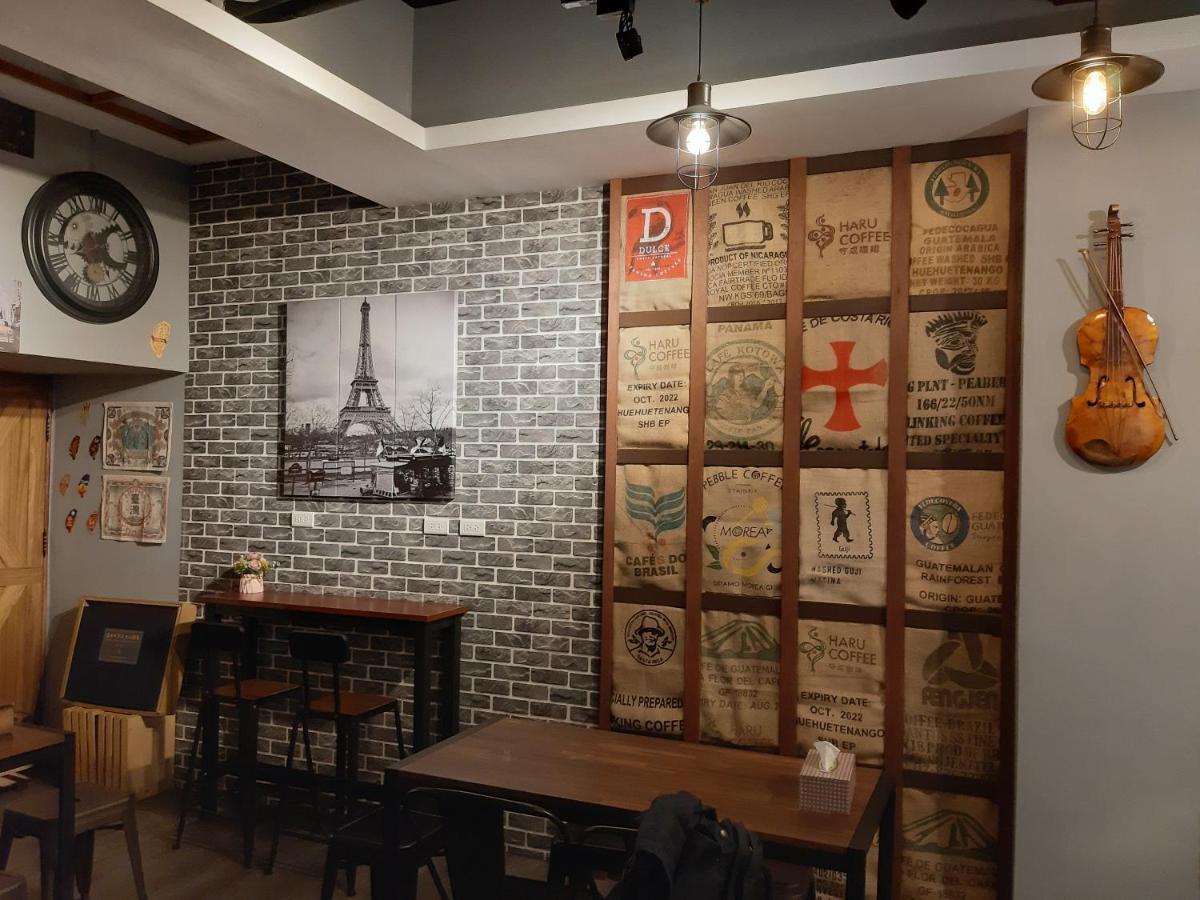 Quiet Hostel - Minquan Inn Tainan Exteriör bild