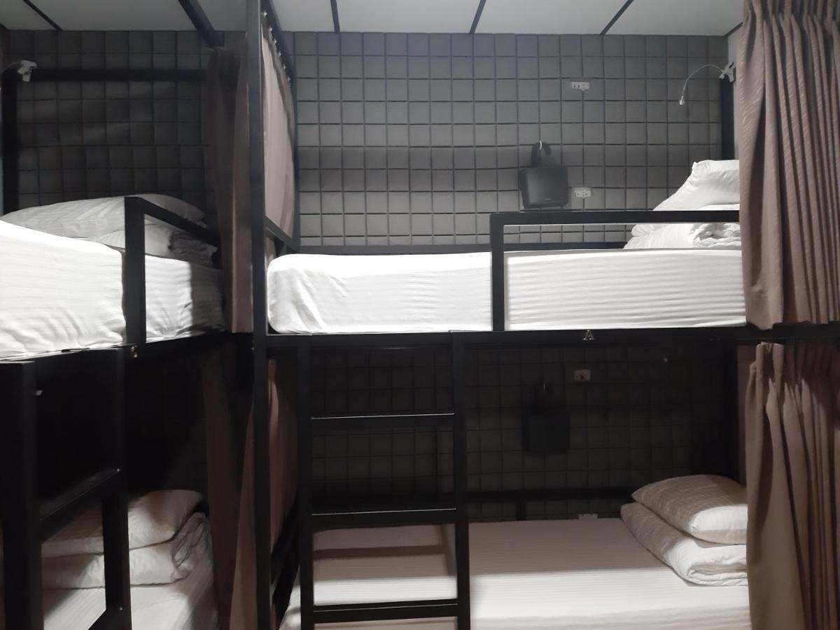 Quiet Hostel - Minquan Inn Tainan Exteriör bild